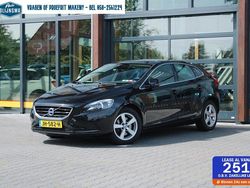 Zwart Gebruikt 2016 Volvo V40 Stationwagen | € 15.494 (Eerlijke prijs)