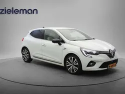 Wit, metallic lak Gebruikt 2021 Renault Clio V Initiale Paris Hatchback | € 14.845 (Goede deal)
