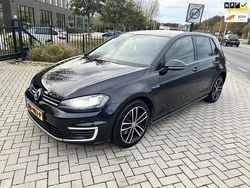 Zwart (metallic) Gebruikt 2015 VW Golf VII GTE Hatchback | € 9.495 (Goede deal)