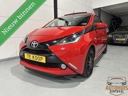 Rood Gebruikt 2016 Toyota Aygo X-wave Hatchback | € 8.940 (Eerlijke prijs)