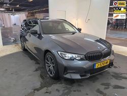 Grijs Gebruikt 2020 BMW 318 Executive Stationwagen | € 26.999 (Eerlijke prijs)