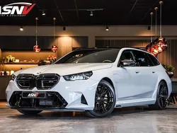 Grijs Nieuw 2025 BMW M5 Comfort Edition Stationwagen | € 174.945 (Duur)