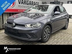 Grijs Gebruikt 2023 VW Polo Life Hatchback | € 21.950 (Eerlijke prijs)