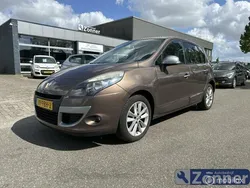 Bruin Gebruikt 2011 Renault Scénic III Dynamique MPV | € 4.300