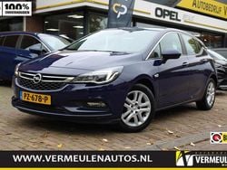 Blauw Gebruikt 2017 Opel Astra Business Hatchback | € 12.900 (Goede deal)