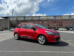 Rood Gebruikt 2016 Renault Clio GrandTour Dynamique Stationwagen | € 6.750 (Goede deal)