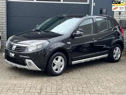 Zwart Gebruikt 2011 Dacia Sandero Hatchback | € 3.950 (Iets duurder)