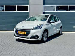 Wit Gebruikt 2019 Peugeot 208 Allure Hatchback | € 8.249 (Super prijs)