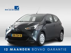 Grijs, metallic lak Gebruikt 2018 Toyota Aygo X-play Hatchback | € 7.950 (Eerlijke prijs)