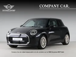 Zwart Gebruikt 2025 Mini Cooper Favoured Hatchback | € 44.157 (Goede deal)