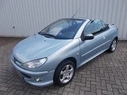 Grijs Gebruikt 2005 Peugeot 206 CC Cabriolet | € 1.699 (Eerlijke prijs)