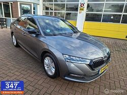 Grijs Gebruikt 2024 Skoda Octavia Ambition Hatchback | € 25.950 (Eerlijke prijs)