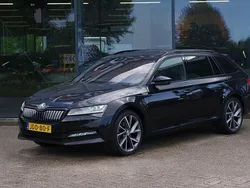 Zwart Gebruikt 2022 Skoda Superb SportLine Stationwagen | € 30.950 (Iets duurder)