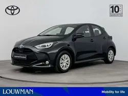 Zwart Gebruikt 2024 Toyota Yaris Hybrid Active Hatchback | € 23.445 (Eerlijke prijs)