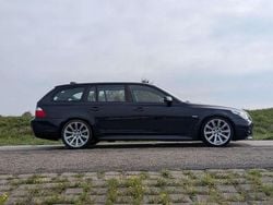Zwart Gebruikt 2006 BMW 550 Stationwagen | € 13.999