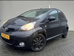 Zwart Gebruikt 2011 Toyota Aygo Hatchback | € 3.599 (Eerlijke prijs)