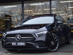 Zwart (metallic) Gebruikt 2020 Mercedes A250 AMG Sedan | € 29.900 (Eerlijke prijs)
