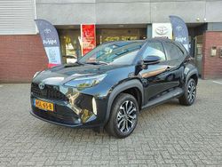 Zwart, metallic lak Gebruikt 2024 Toyota Yaris Cross Style SUV | € 28.900 (Eerlijke prijs)