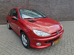 Rood Gebruikt 2006 Peugeot 206 Hatchback | € 1.795 (Eerlijke prijs)