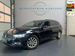 Zwart Gebruikt 2023 VW Passat Business Stationwagen | € 24.999 (Goede deal)