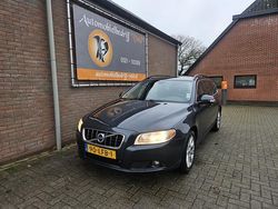 Grijs (metallic) Gebruikt 2010 Volvo V70 Momentum Stationwagen | € 3.245 (Super prijs)