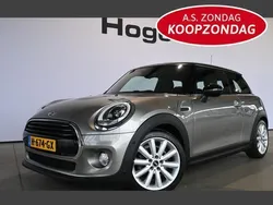 Grijs, metallic lak Gebruikt 2017 Mini Cooper Business Hatchback | € 12.440 (Super prijs)