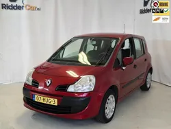 Rood, metallic lak Gebruikt 2009 Renault Grand Modus Expression MPV | € 2.499 (Eerlijke prijs)