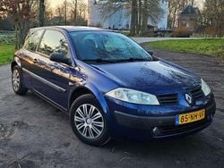 Blauw Gebruikt 2003 Renault Mégane II Basis Hatchback | € 799 (Eerlijke prijs)