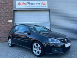 Zwart, metallic lak Gebruikt 2005 VW Golf V Hatchback | € 12.944