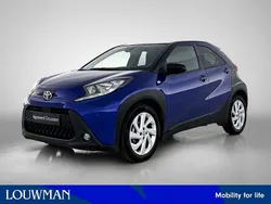 Blauw metallic Gebruikt 2022 Toyota Aygo Play Hatchback | € 19.445 (Eerlijke prijs)