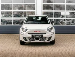 Wit Nieuw 2025 Fiat 600E Red SUV | € 37.359 (Duur)
