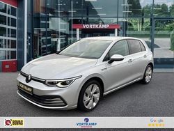 Grijs Gebruikt 2022 VW Golf VIII Style Hatchback | € 23.950 (Goede deal)
