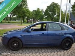 Blauw Gebruikt 2008 Ford Focus Ambiente Hatchback | € 2.850 (Eerlijke prijs)