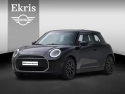 Zwart, metallic lak Gebruikt 2024 Mini Cooper Favoured Hatchback | € 33.950