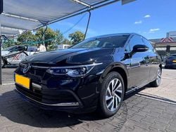 Zwart Gebruikt 2022 VW Golf VIII Style Hatchback | € 23.750 (Super prijs)