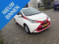 Wit Gebruikt 2015 Toyota Aygo X-cite Hatchback | € 6.950 (Eerlijke prijs)