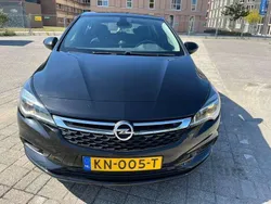 Zwart Gebruikt 2016 Opel Astra Business Hatchback | € 6.500 (Eerlijke prijs)