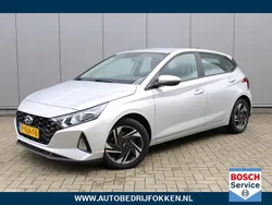 Grijs, metallic lak Gebruikt 2022 Hyundai i20 Comfort Hatchback | € 15.950 (Eerlijke prijs)