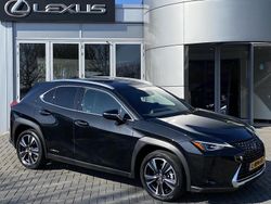 Zwart Gebruikt 2021 Lexus UX 250h SUV | € 27.900 (Eerlijke prijs)