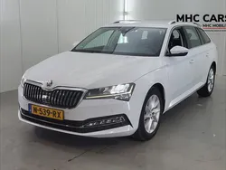 Wit Gebruikt 2021 Skoda Superb Business Line Stationwagen | € 21.400 (Eerlijke prijs)