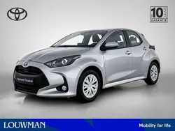 Zilver Gebruikt 2022 Toyota Yaris Hybrid Active Hatchback | € 20.945 (Eerlijke prijs)