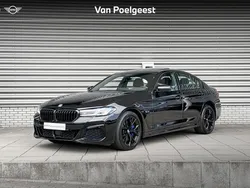 Zwart, metallic lak Gebruikt 2022 BMW 545e Comfort Edition Sedan | € 49.900 (Eerlijke prijs)