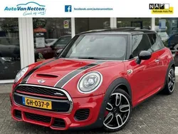 Rood, metallic lak Gebruikt 2015 Mini John Cooper Works Chili Hatchback | € 18.950 (Iets duurder)