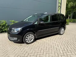 Zwart Gebruikt 2011 VW Touran Highline MPV | € 6.250 (Iets duurder)