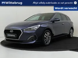 Blauw, metallic lak Gebruikt 2019 Hyundai i30 Premium Stationwagen | € 14.425 (Eerlijke prijs)