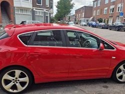 Rood Gebruikt 2011 Opel Astra Hatchback | € 4.750 (Eerlijke prijs)