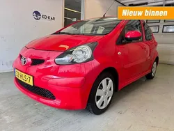 Rood, andere lak Gebruikt 2009 Toyota Aygo Hatchback | € 1.995 (Goede deal)