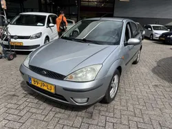 Grijs, metallic lak Gebruikt 2002 Ford Focus Trend Hatchback | € 990 (Goede deal)