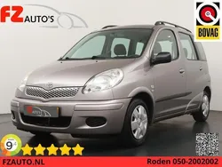 Grijs Gebruikt 2004 Toyota Yaris Verso Terra MPV | € 4.745 (Iets duurder)