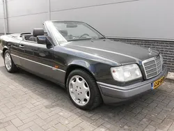 Zwart, metallic lak Gebruikt 1996 Mercedes E220 Sportline Cabriolet | € 13.750